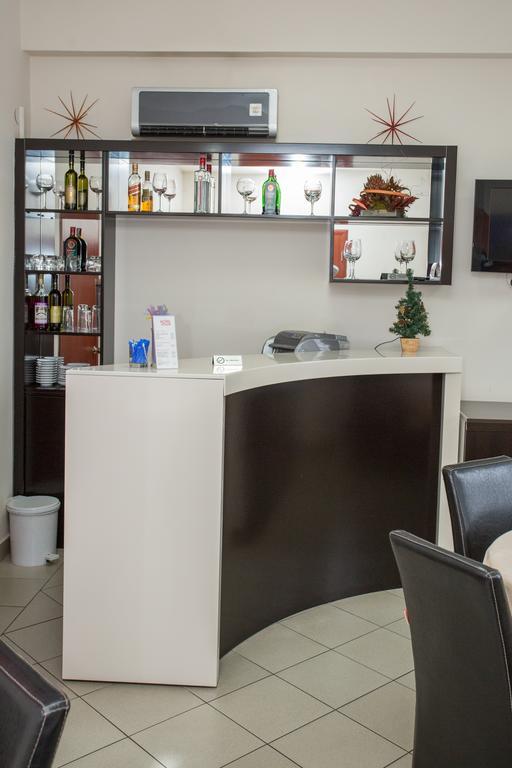 Sin-Kom Hotel Garni Pirot Buitenkant foto