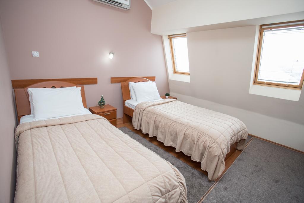 Sin-Kom Hotel Garni Pirot Kamer foto