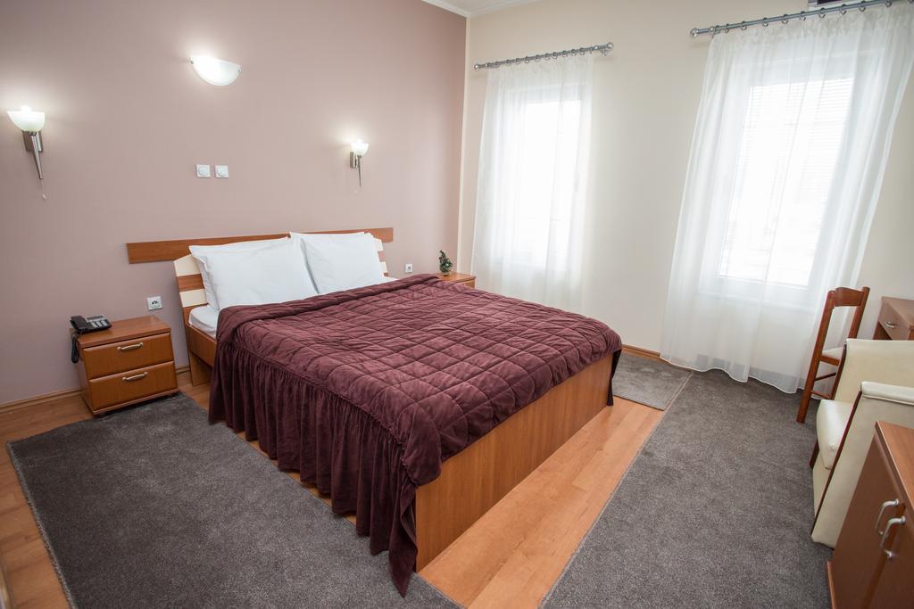 Sin-Kom Hotel Garni Pirot Kamer foto