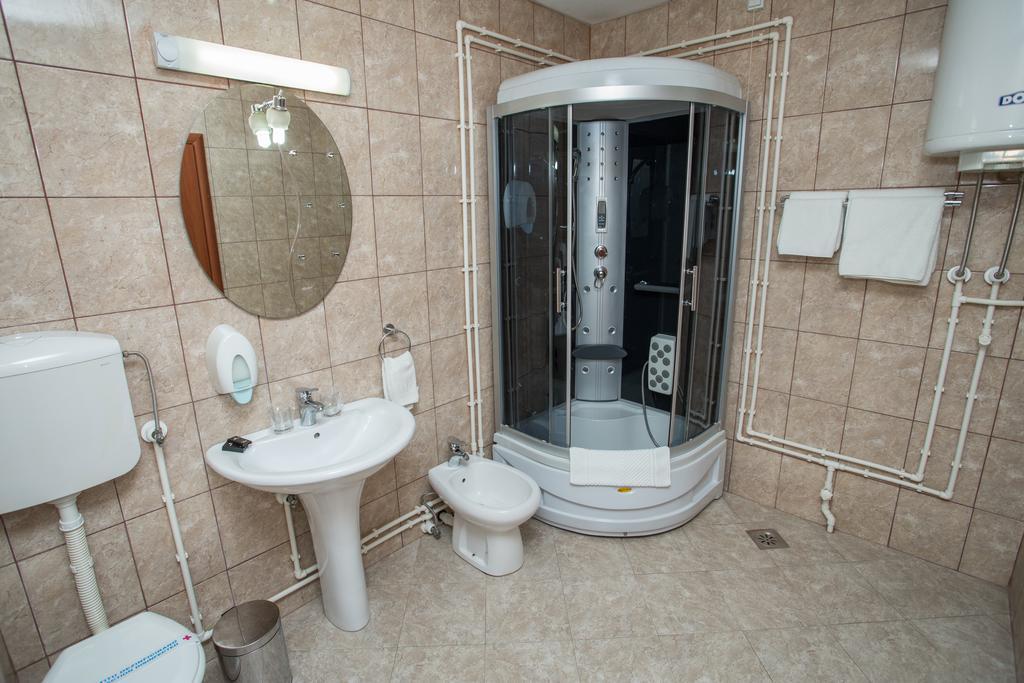 Sin-Kom Hotel Garni Pirot Buitenkant foto